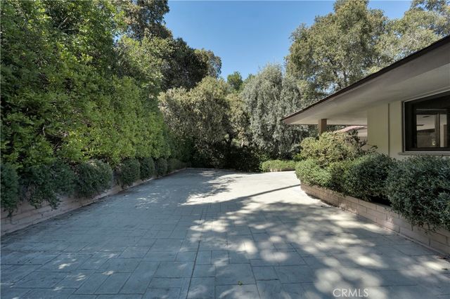 16700 Bosque Drive, Encino, CA 91436