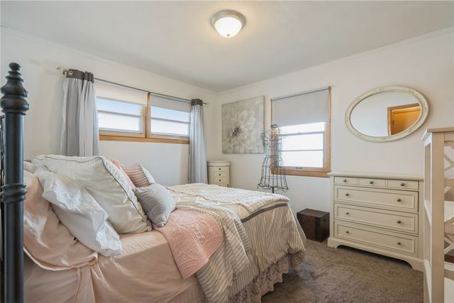 716 9th St, Cedar Rapids, IA 52404