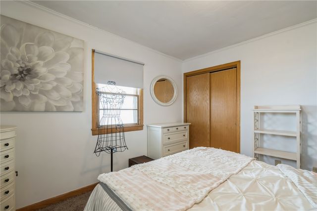 716 9th St, Cedar Rapids, IA 52404