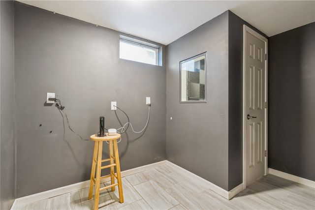 716 9th St, Cedar Rapids, IA 52404