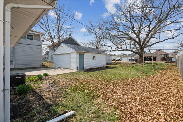 716 9th St, Cedar Rapids, IA 52404