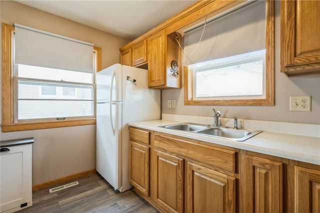 716 9th St, Cedar Rapids, IA 52404