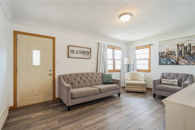 716 9th St, Cedar Rapids, IA 52404