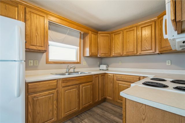 716 9th St, Cedar Rapids, IA 52404