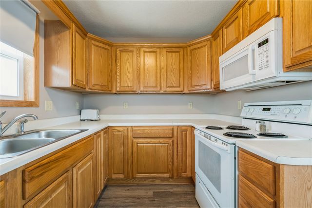 716 9th St, Cedar Rapids, IA 52404