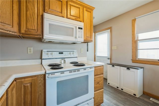 716 9th St, Cedar Rapids, IA 52404