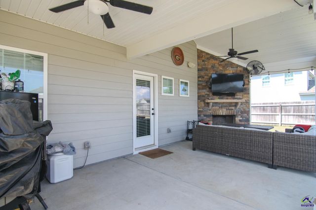 208 Pearl Moss Lane, Kathleen, GA 31047