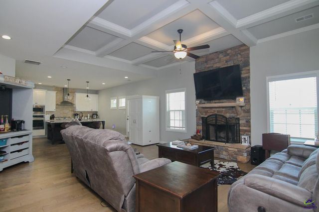 208 Pearl Moss Lane, Kathleen, GA 31047