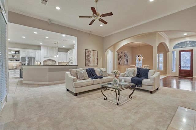 87 W Shore Drive, Montgomery, TX 77356