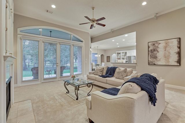 87 W Shore Drive, Montgomery, TX 77356