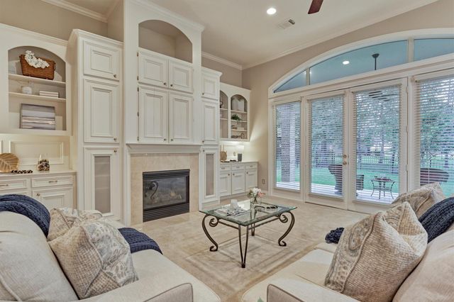 87 W Shore Drive, Montgomery, TX 77356