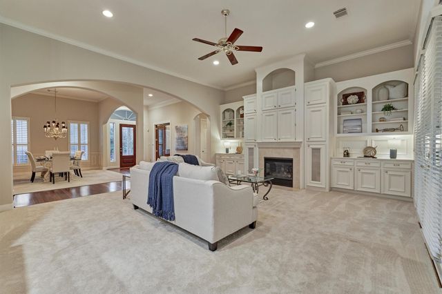 87 W Shore Drive, Montgomery, TX 77356