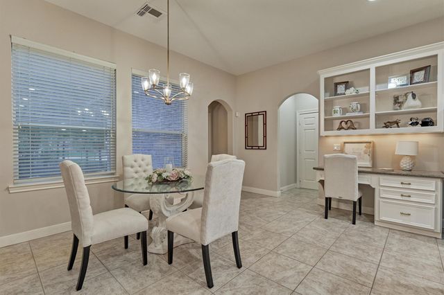 87 W Shore Drive, Montgomery, TX 77356