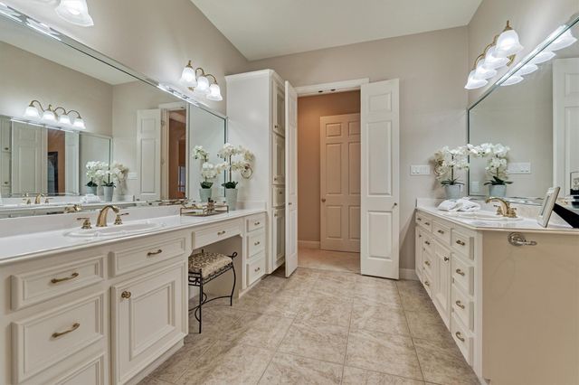 87 W Shore Drive, Montgomery, TX 77356