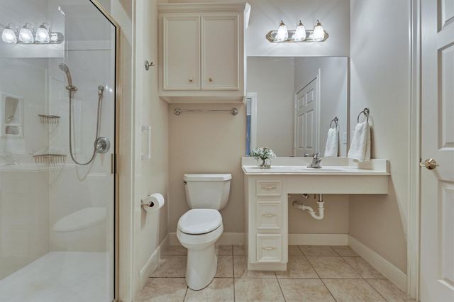 87 W Shore Drive, Montgomery, TX 77356