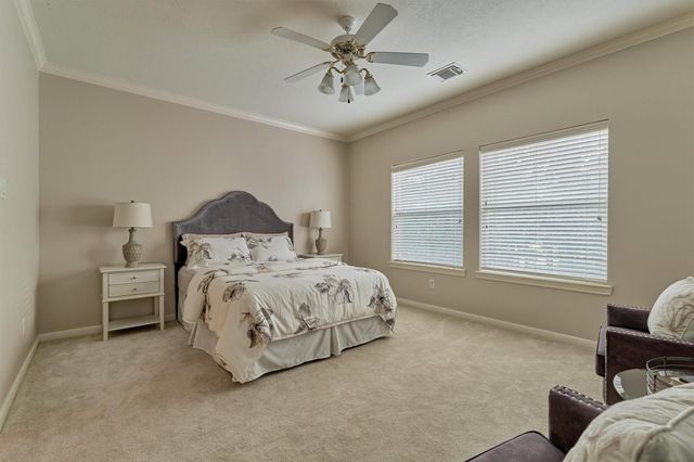 87 W Shore Drive, Montgomery, TX 77356