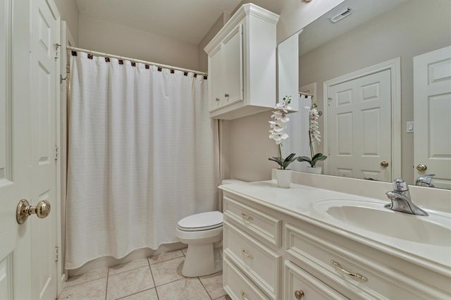 87 W Shore Drive, Montgomery, TX 77356