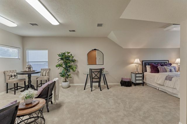 87 W Shore Drive, Montgomery, TX 77356