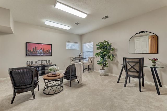 87 W Shore Drive, Montgomery, TX 77356