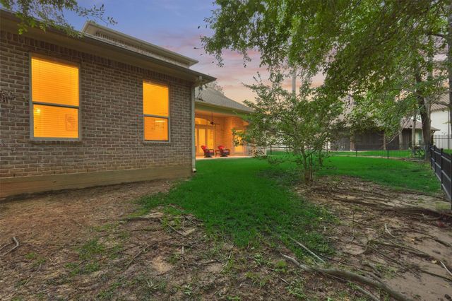 87 W Shore Drive, Montgomery, TX 77356