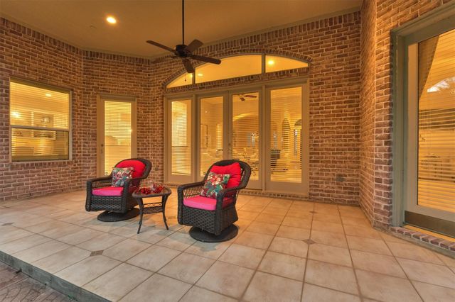 87 W Shore Drive, Montgomery, TX 77356