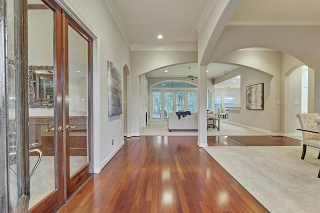 87 W Shore Drive, Montgomery, TX 77356