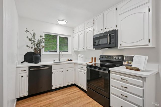 405 Sylvia Way, San Rafael, CA 94903