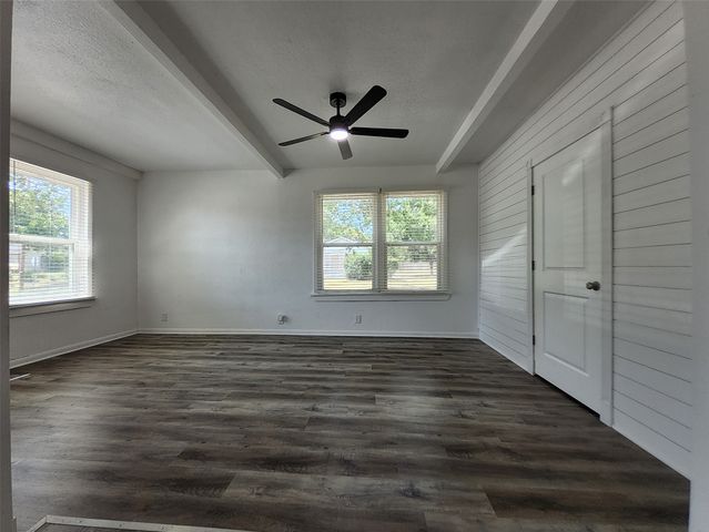 558 Harrison Lane, Hurst, TX 76053