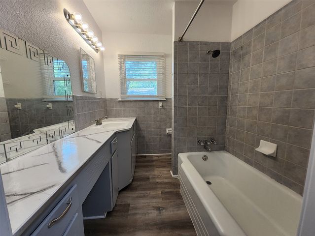 558 Harrison Lane, Hurst, TX 76053