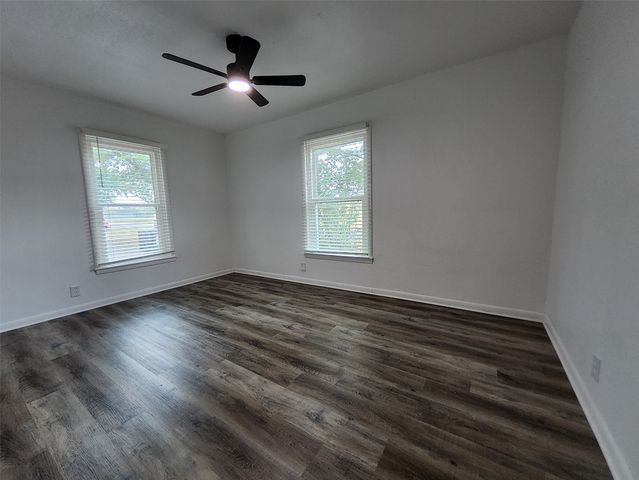 558 Harrison Lane, Hurst, TX 76053