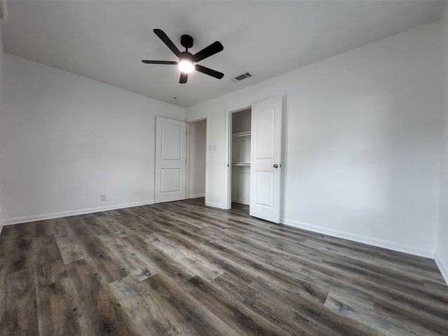 558 Harrison Lane, Hurst, TX 76053