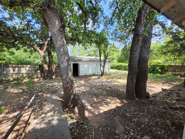 558 Harrison Lane, Hurst, TX 76053