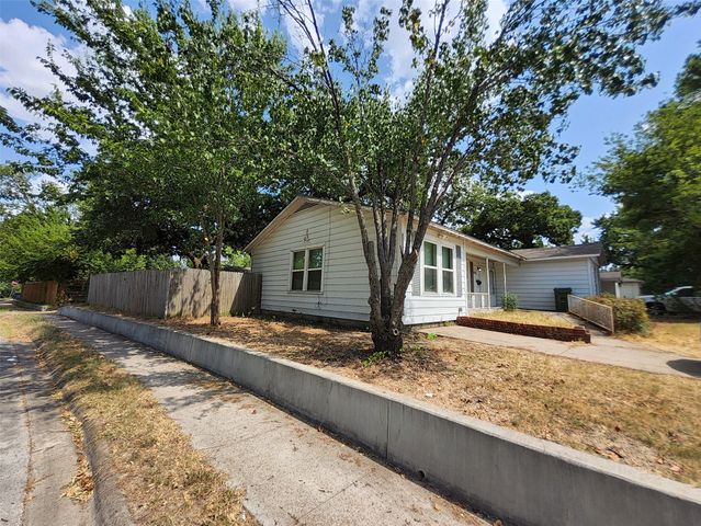 558 Harrison Lane, Hurst, TX 76053