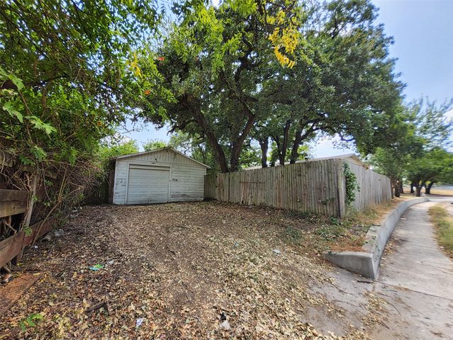 558 Harrison Lane, Hurst, TX 76053
