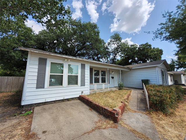 558 Harrison Lane, Hurst, TX 76053
