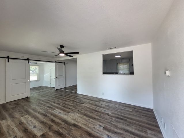 558 Harrison Lane, Hurst, TX 76053