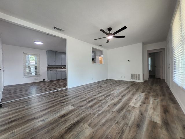 558 Harrison Lane, Hurst, TX 76053
