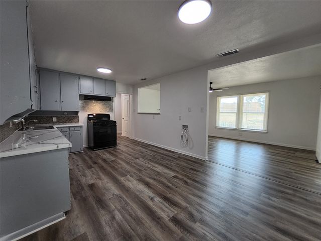 558 Harrison Lane, Hurst, TX 76053