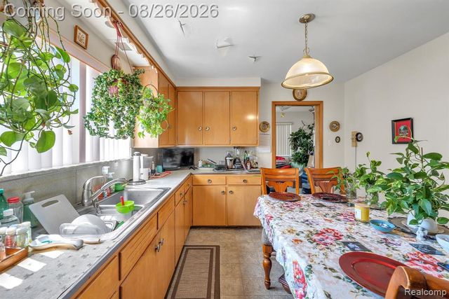 5937 Orchard Avenue, Dearborn, MI 48126