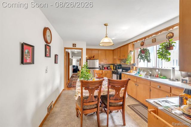 5937 Orchard Avenue, Dearborn, MI 48126
