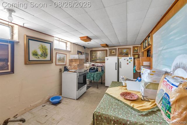 5937 Orchard Avenue, Dearborn, MI 48126