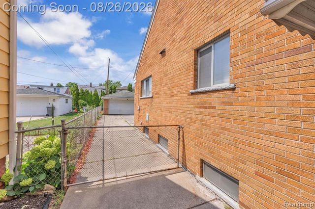 5937 Orchard Avenue, Dearborn, MI 48126