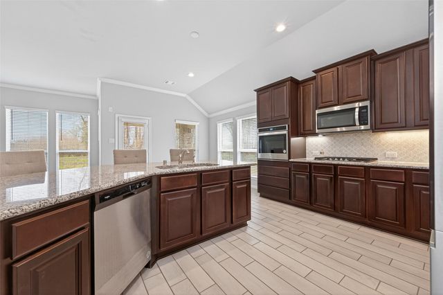 17 Road 6615, Dayton, TX 77535