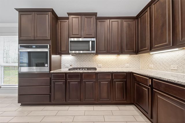 17 Road 6615, Dayton, TX 77535