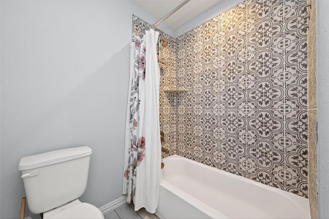 17 Road 6615, Dayton, TX 77535