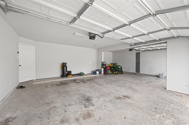 17 Road 6615, Dayton, TX 77535