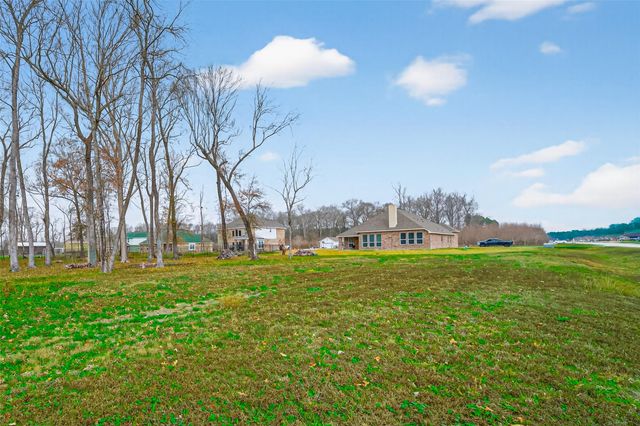 17 Road 6615, Dayton, TX 77535