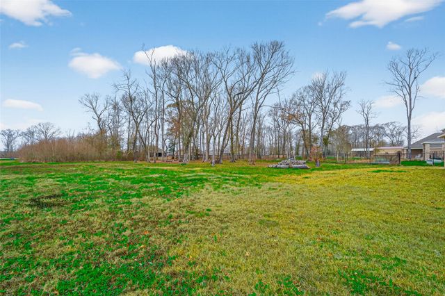 17 Road 6615, Dayton, TX 77535