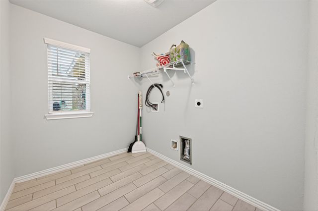 17 Road 6615, Dayton, TX 77535