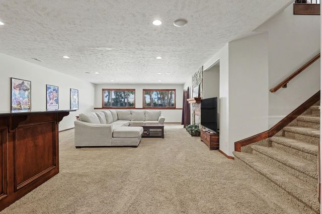 732 N Deerfield Cir, Andover, KS 67002